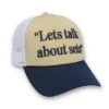Casquette classique beige Addie Slogan en néoprène avec dos en maille