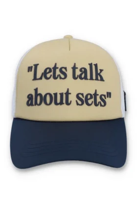 Casquette classique beige Addie Slogan en néoprène avec dos en maille