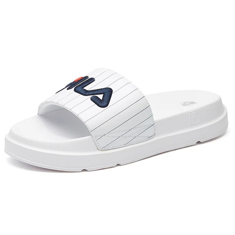 Chaussons blancs à semelle épaisse