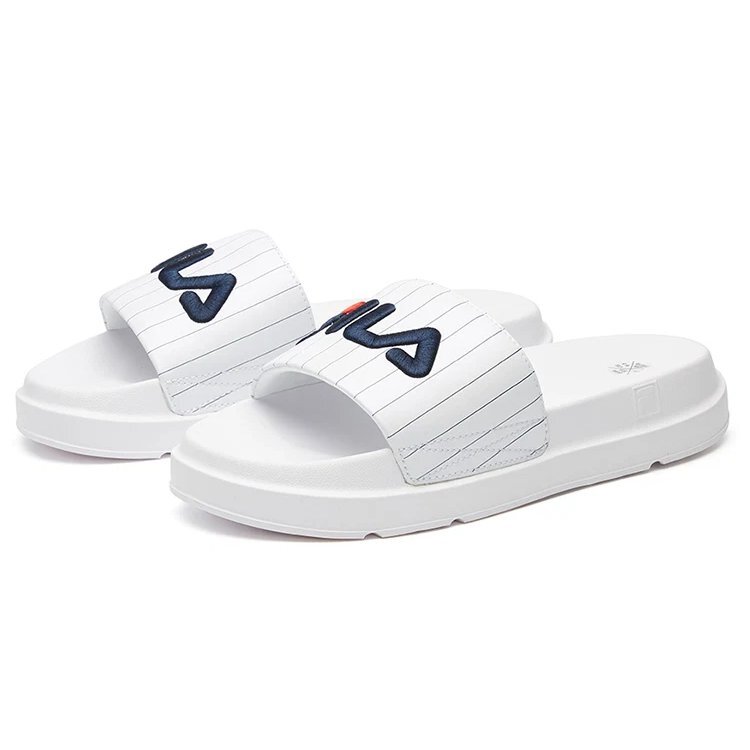 Chaussons blancs à semelle épaisse