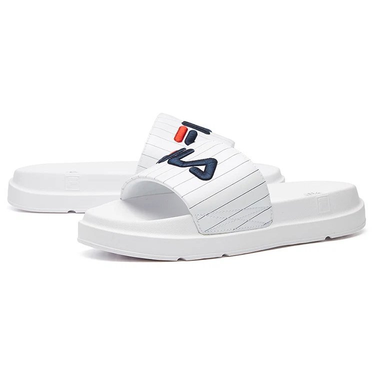 Chaussons blancs à semelle épaisse