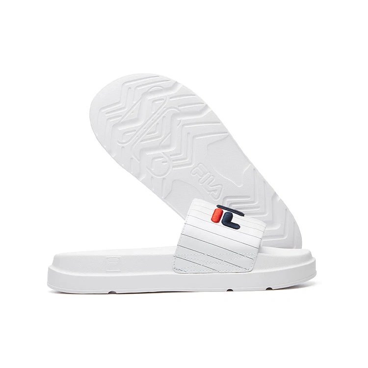 Chaussons blancs à semelle épaisse