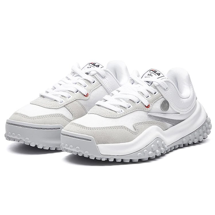 Chaussures Mihara x Fila T1 à pois, blanc/gris