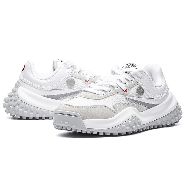 Chaussures Mihara x Fila T1 à pois, blanc/gris