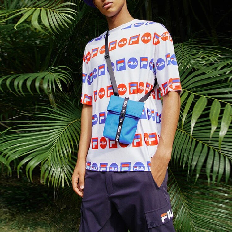T-shirt de sport ample à col rond et manches courtes, imprimé logo intégral, blanc